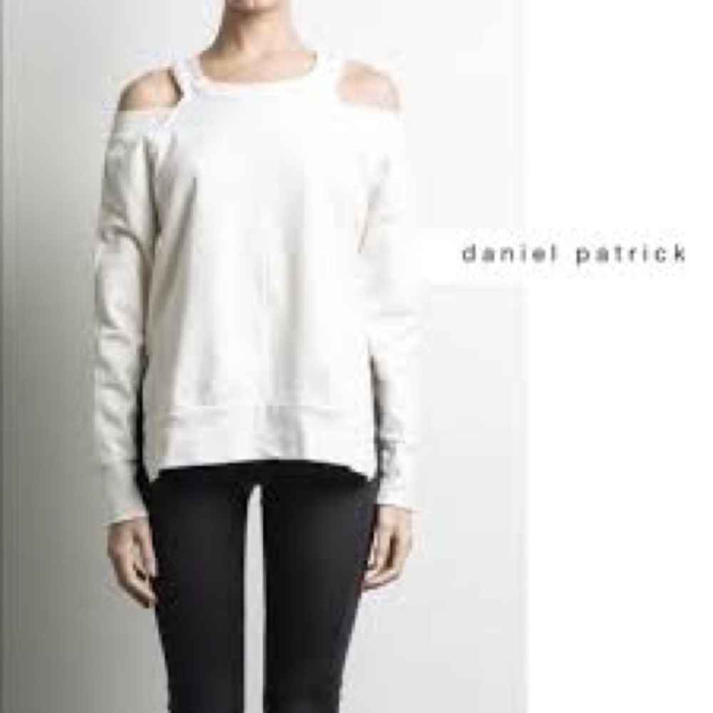 Daniel Patrick cream sweater size M cold shoulder